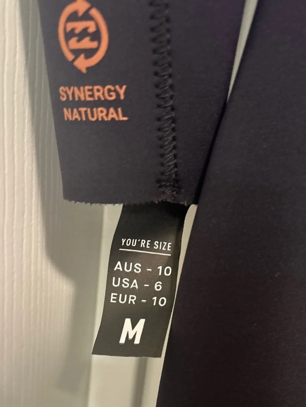 Billabong women’s synergy natural 3/2 chest zip wetsuit  size M